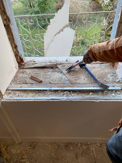 Remplacement de fenêtres en bois dans une maison à Oullins près de Lyon