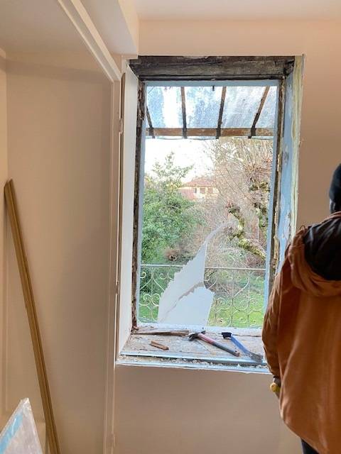 Remplacement de fenêtres en bois dans une maison à Oullins près de Lyon