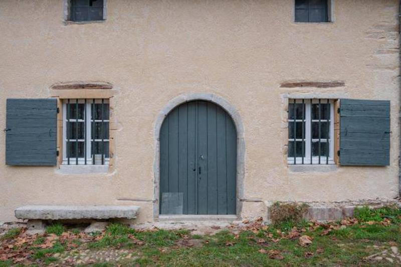 Ravalement d'une façade d'ancienne grange rénovée à Irigny proche de Lyon