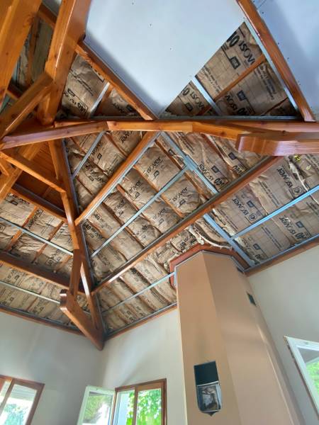 Isolation du plafond d’une maison à ST GENIS LES OLLIERES dans la région de Lyon