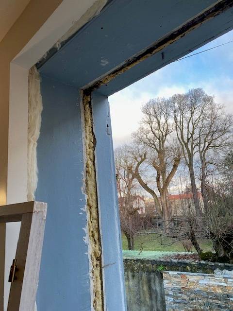 Remplacement de fenêtres en bois dans une maison à Oullins près de Lyon