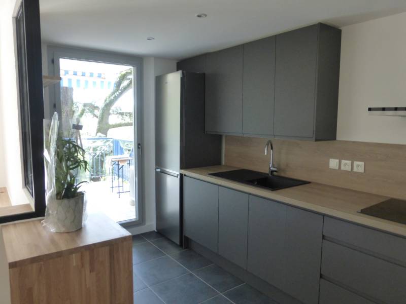 Pose de cuisine sur mesure avec carrelage de qualité à Craponne proche de Lyon